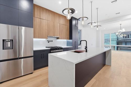 2-105 Laidlaw Ave, Jersey City, NJ, 07306-2105 | Card Image