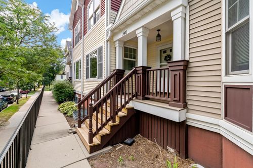 2402 16th Ave S, Minneapolis, MN, 55404-3904 | Card Image