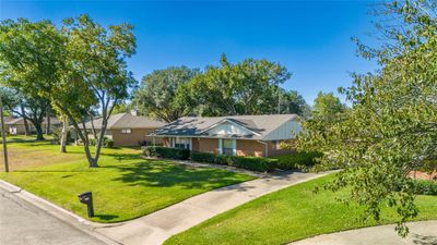 Ranch-style home featuring a front yard | Image 3