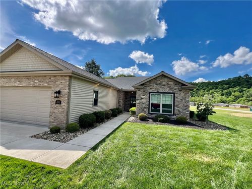 261 Valley View Dr, Weirton, WV, 26062-9693 | Card Image