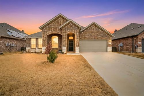 136 Colonial Dr, Joshua, TX, 76058-4652 | Card Image