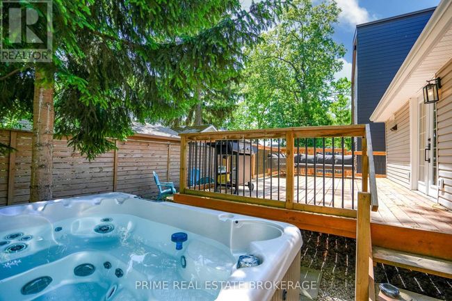 14 Warwick Ave, House other with 3 bedrooms, 2 bathrooms and 3 parking in Grand Bend ON | Image 32