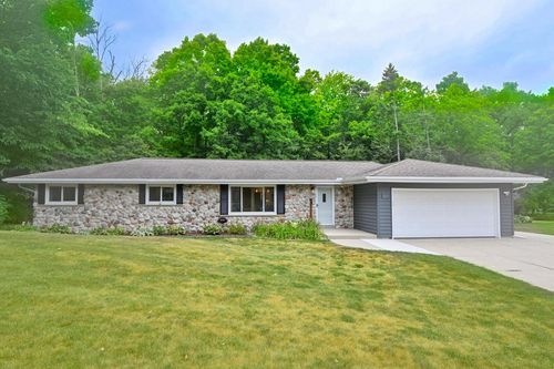 3059 S 149th Street, New Berlin, WI, 53151 | Card Image