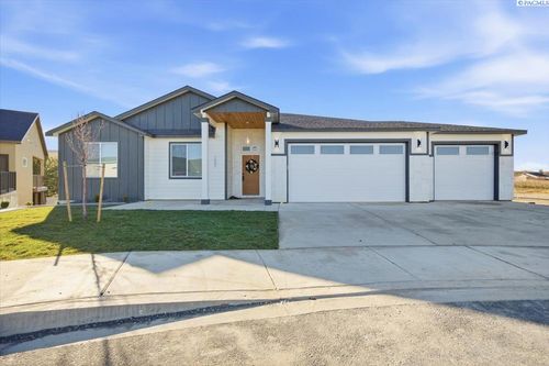 1040 S Florida Pl, Kennewick, WA, 99336 | Card Image