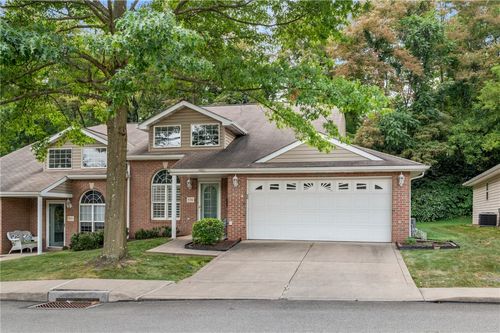 556 Newport Dr, Pittsburgh, PA, 15235-3235 | Card Image