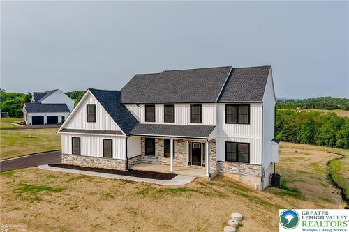 883 Emerald Valley Ln, Bangor, PA, 18013-4462 | Card Image