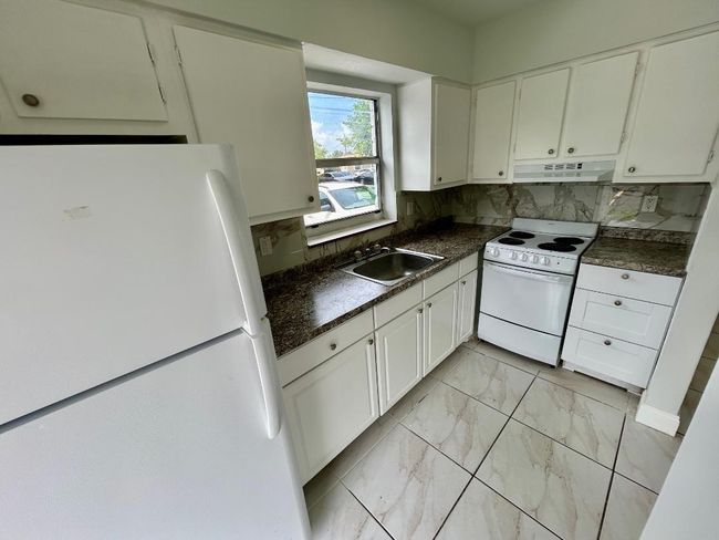 APT-1 - 7311 Venetian St, Condo with 1 bedrooms, 1 bathrooms and null parking in Miramar FL | Image 5