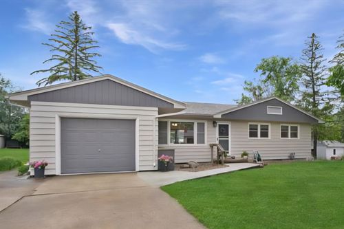 3202 Pridemore Dr, Cedar Falls, IA, 50613-5321 | Card Image