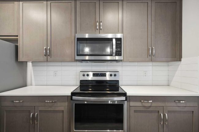 12 - 30 Shawnee Common Sw, Condo with 2 bedrooms, 3 bathrooms and 1 parking in Calgary AB | Image 12