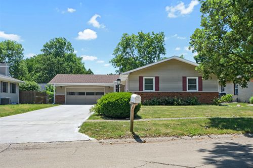2205 Glenoak Dr, Champaign, IL, 61821-6221 | Card Image