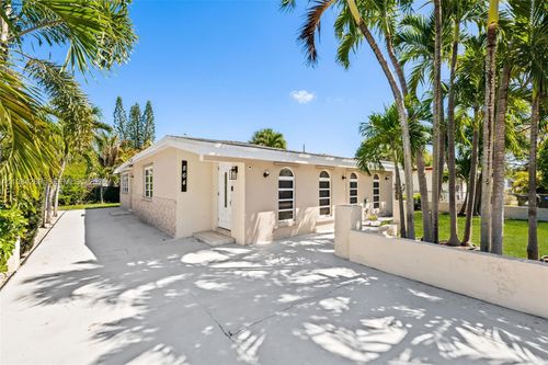 864 Nw 16th Ter, Fort Lauderdale, FL, 33311-6928 | Card Image