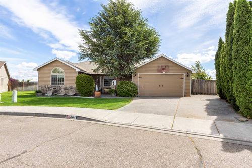 2417 S Quincy Ct, Kennewick, WA, 99337-3752 | Card Image
