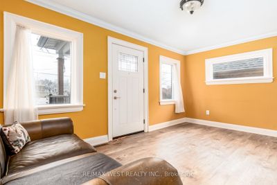 534 Harvie Ave, House other with 2 bedrooms, 1 bathrooms and 1 parking in York ON | Image 2