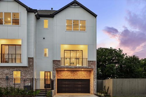 129 Eastwood St, Houston, TX, 77011-1822 | Card Image
