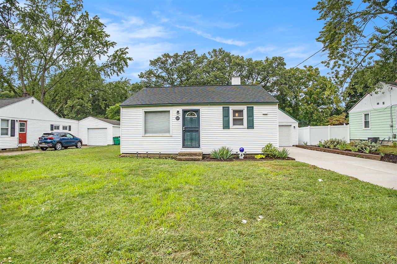 Fruitport Rd, Spring Lake, MI 49456