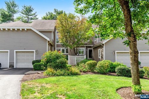 28 Greenup Ct, Wayne, NJ, 07470-2480 | Card Image