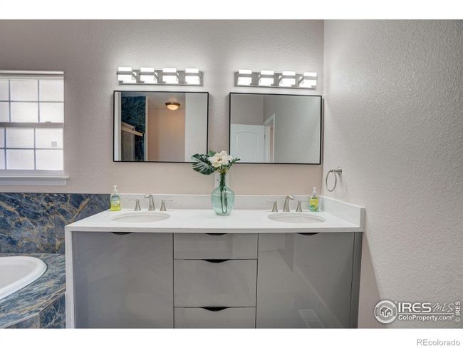 Primary 5-pc Bathroom | Image 16