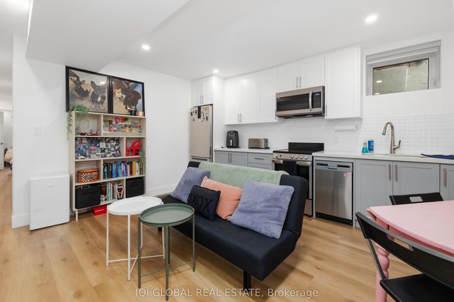 1502 Dufferin St, Home with 2 bedrooms, 1 bathrooms and 1 parking in Toronto ON | Image 5