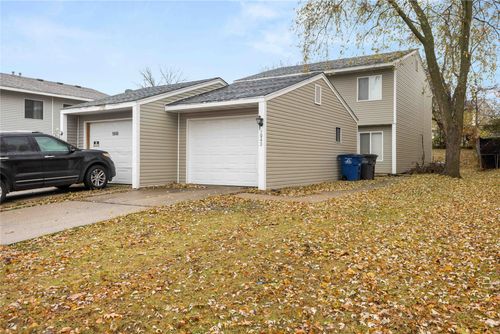 1943 E Bell Ave, Des Moines, IA, 50320-1274 | Card Image