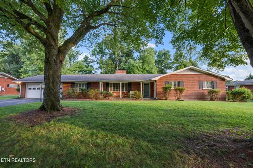 8204 Bennington Dr, Knoxville, TN, 37909-2303 | Card Image