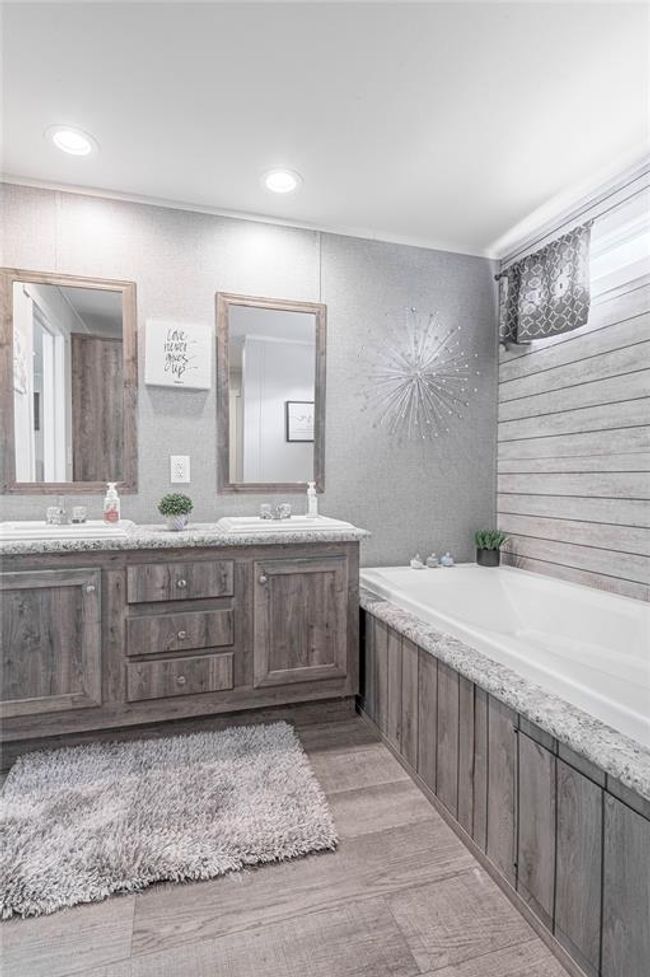 844 Harbor Point Dr, House other with 3 bedrooms, 2 bathrooms and null parking in Trinity TX | Image 17