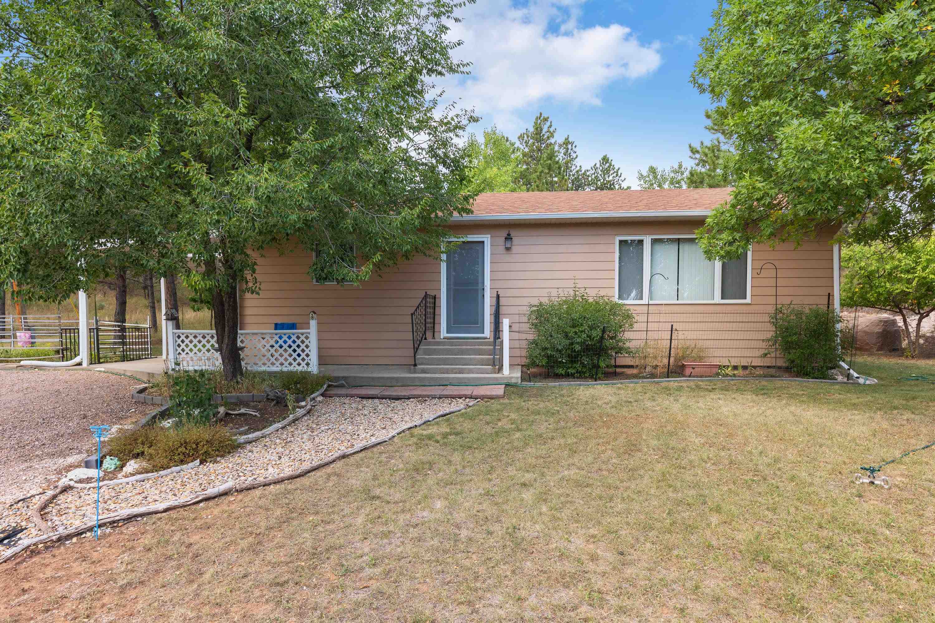 Country View Rd, Hot Springs, SD 57747