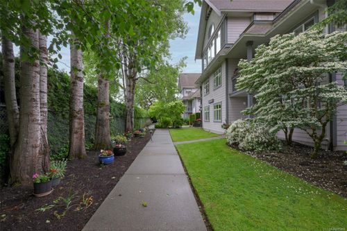 205-1196 Sluggett Rd, Brentwood Bay, BC, V8M2J3 | Card Image