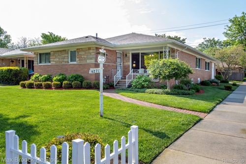 14271 Lincoln St, Oak Park, MI, 48237-4101 | Card Image
