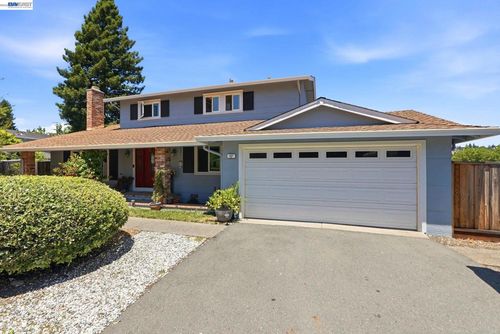 107 Hazelwood Pl, Moraga, CA, 94556-1717 | Card Image