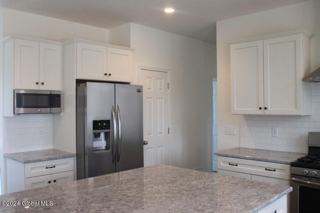 37 Jack Dr, House other with 3 bedrooms, 3 bathrooms and 4 parking in Mechanicville NY | Image 6
