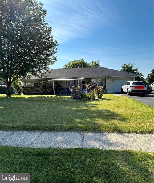 681 Pembroke Rd, JENKINTOWN, PA, 19046-3325 | Card Image