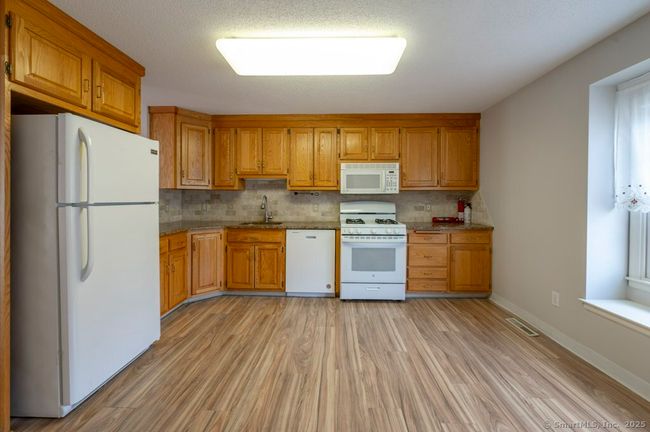 44 - 44 Dunham St, Condo with 2 bedrooms, 3 bathrooms and null parking in Wethersfield CT | Image 4