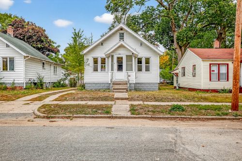 224 E Lincoln Ave, Muskegon Heights, MI, 49444-3021 | Card Image