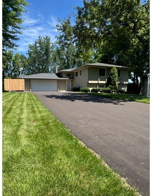 404 Highland Dr, Chanhassen, MN, 55317-9790 | Card Image