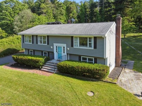 16 Old Mountain Rd, Lebanon, NJ, 08833-4224 | Card Image