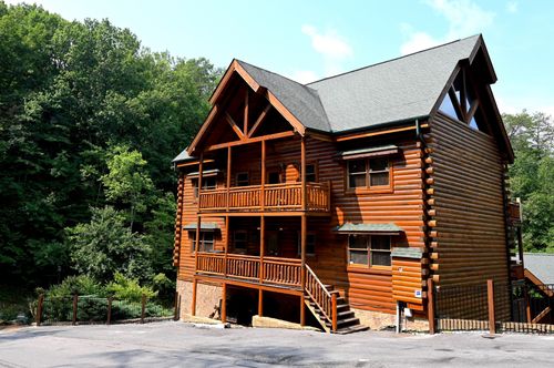 1114 Black Bear Cub Way, Sevierville, TN, 37862-7796 | Card Image