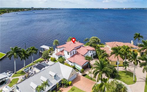 911 Aqua Ln, FORT MYERS, FL, 33919-1802 | Card Image
