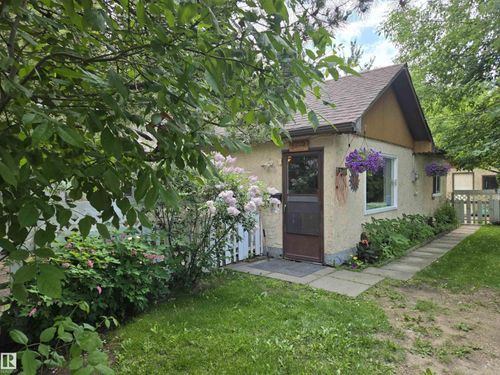 5211 47 Ave, Alberta Beach, AB, T0E0A0 | Card Image