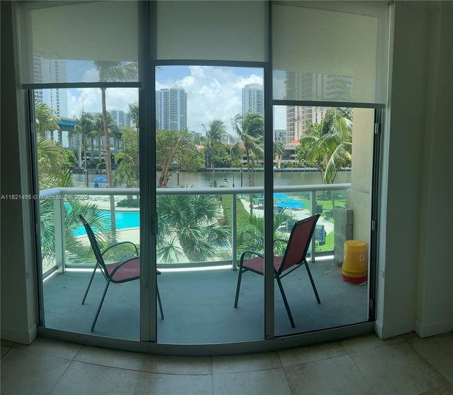 APT-207 - 19390 Collins Ave, Condo with 2 bedrooms, 2 bathrooms and null parking in Sunny Isles Beach FL | Image 10
