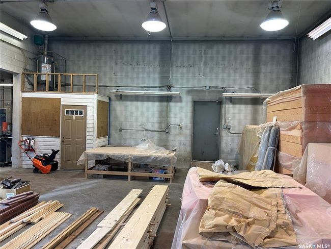 Garage with water heater | Image 34
