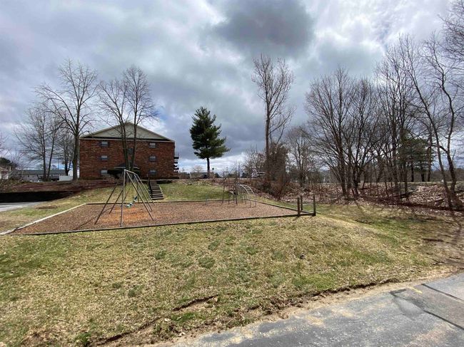 APT-34 - 11 Railroad Ave, Condo with 2 bedrooms, 1 bathrooms and null parking in Derry NH | Image 38