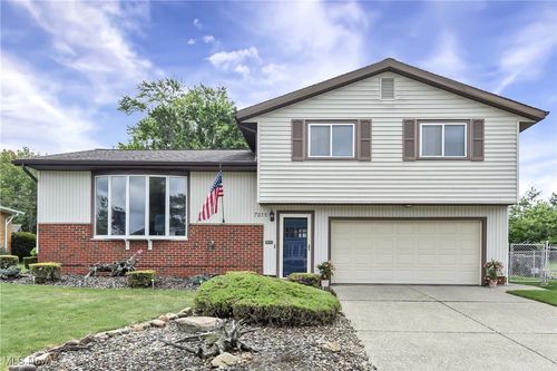 7211 Trevor Ln, Parma, OH, 44129-6228 | Card Image
