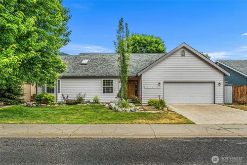 324 Meadow Dr, Leavenworth, WA, 98826-5004 | Card Image