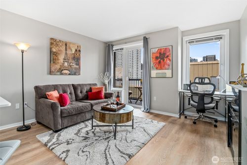 809-2721 1st Ave, Seattle, WA, 98121-3521 | Card Image