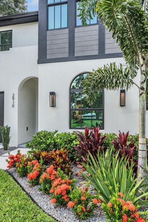 2910 W Aileen St, TAMPA, FL, 33607-1939 | Card Image