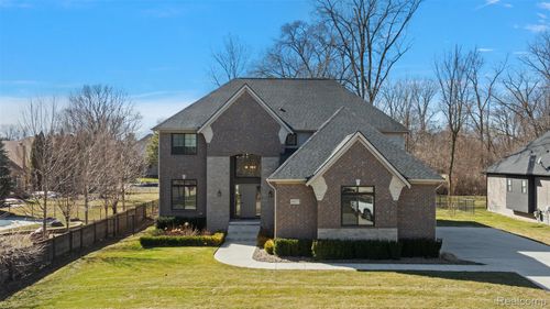 49517 White Mill Dr, Shelby Twp, MI, 48317 | Card Image