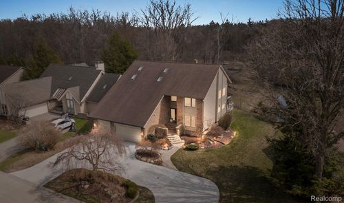785 River Bend Dr, Rochester Hills, MI, 48307-2726 | Card Image
