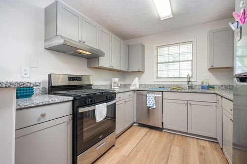 1105 Natchez Trce, Atlanta, GA, 30350-3022 | Card Image