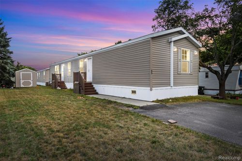 33 Hummingbird Dr, Lake Orion, MI, 48359-1827 | Card Image