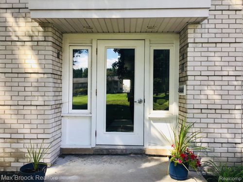 b-117-4113 Telegraph Rd, Bloomfield Hills, MI, 48302-2075 | Card Image